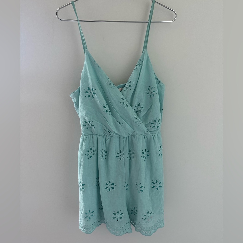 Francesca’s Mi Ami Surplice Romper Size M Blue Eyelet